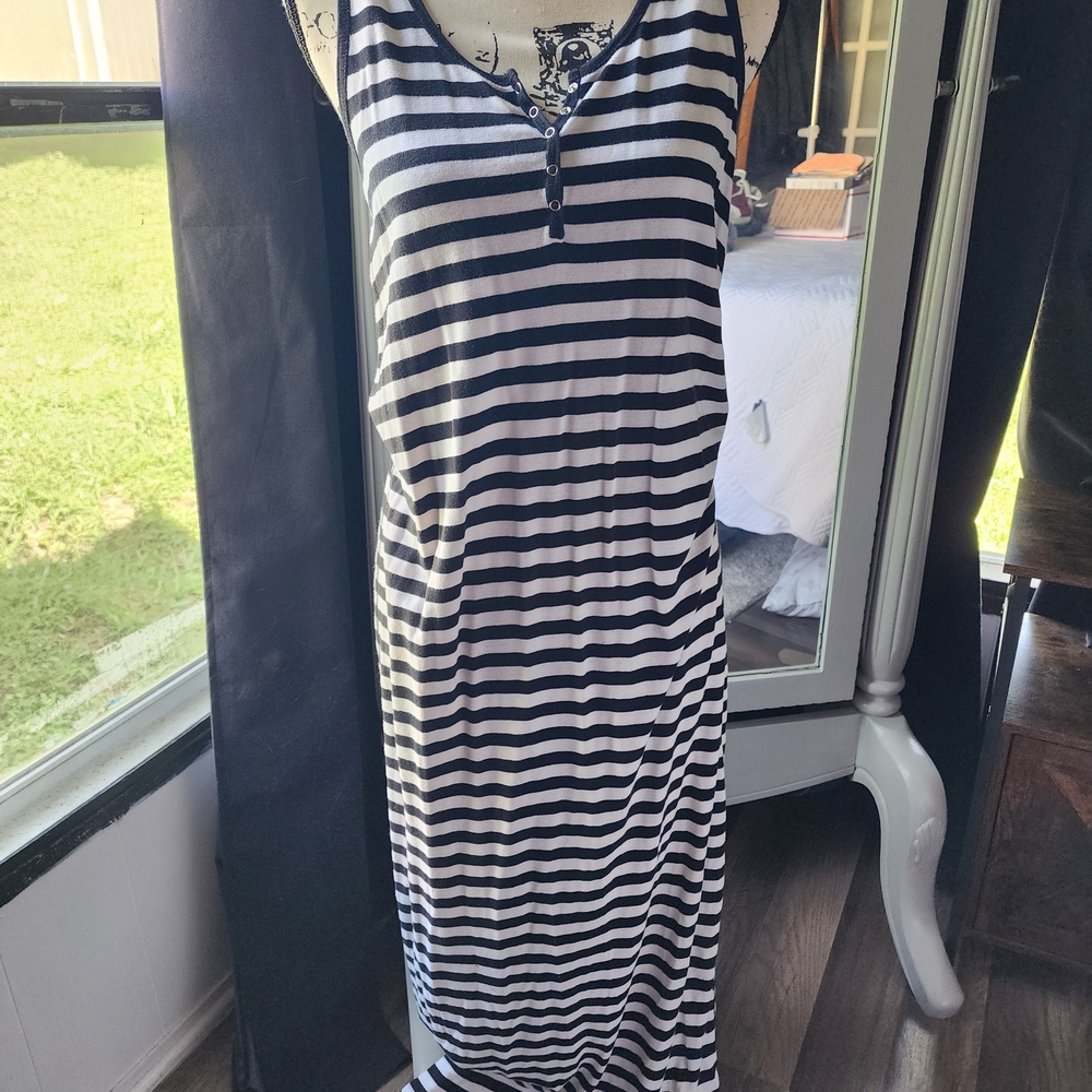 🔴Xhilaration Black and White Sleeveless Maxi Sundress
